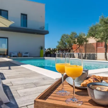 Vila Olea With Heated Pool And Jacuzzi Sukošan