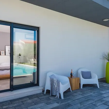 Olea With Heated Pool And Jacuzzi Villa