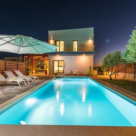 Olea With Heated Pool And Jacuzzi Vila Sukošan