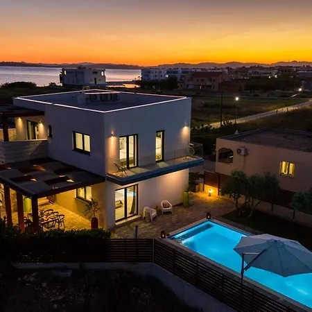 Olea With Heated Pool And Jacuzzi Sukošan