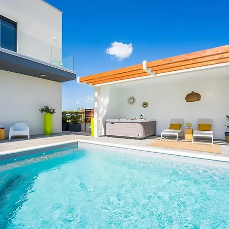 Olea With Heated Pool And Jacuzzi Vila Sukošan