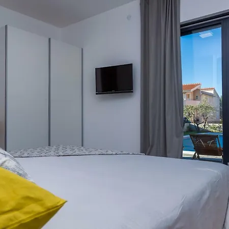 Olea With Heated Pool And Jacuzzi Vila *
