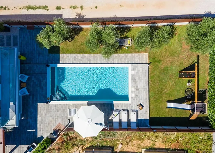 Villa Olea With Heated Pool And Jacuzzi