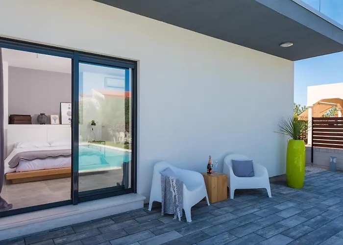 Olea With Heated Pool And Jacuzzi Villa