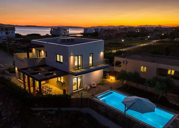 Olea With Heated Pool And Jacuzzi Sukošan