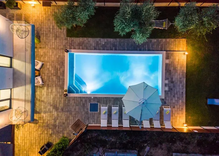 Villa Olea With Heated Pool And Jacuzzi