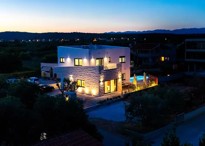 Olea With Heated Pool And Jacuzzi * Sukošan