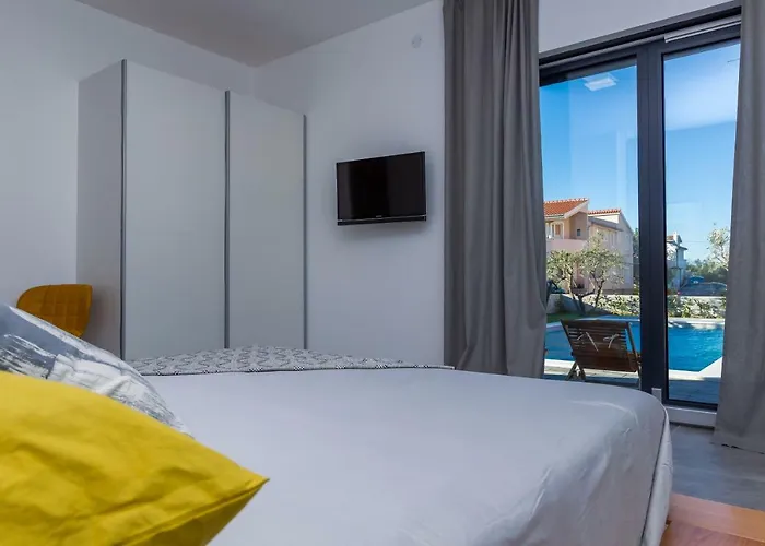 Olea With Heated Pool And Jacuzzi Villa *