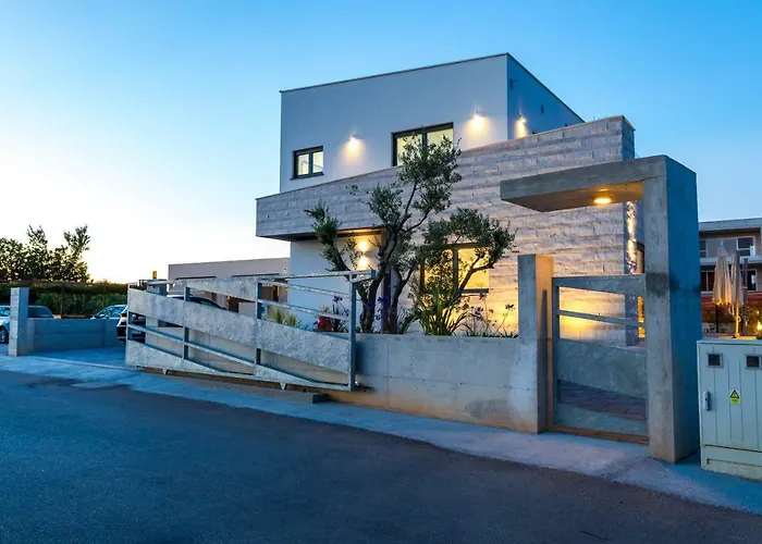 Olea With Heated Pool And Jacuzzi * Sukošan