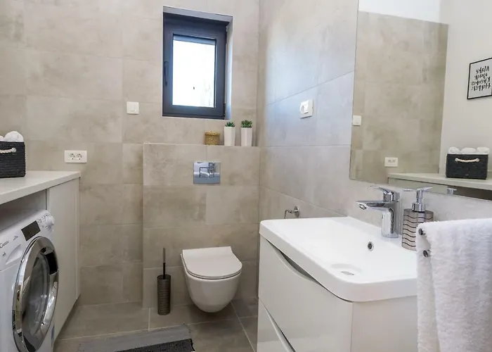 Villa Olea With Heated Pool And Jacuzzi