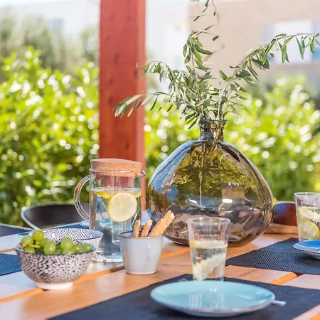 Olea With Heated Pool And Jacuzzi Sukošan