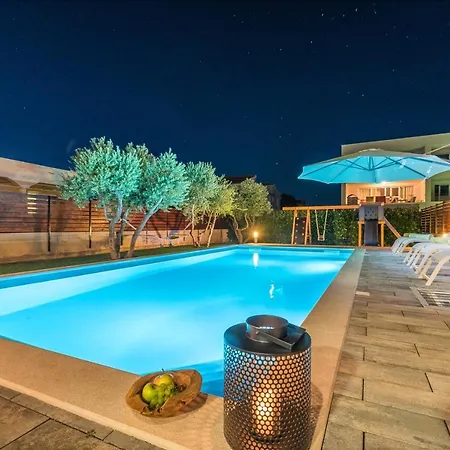 Olea With Heated Pool And Jacuzzi