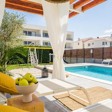 Villa Olea With Heated Pool And Jacuzzi Sukosan