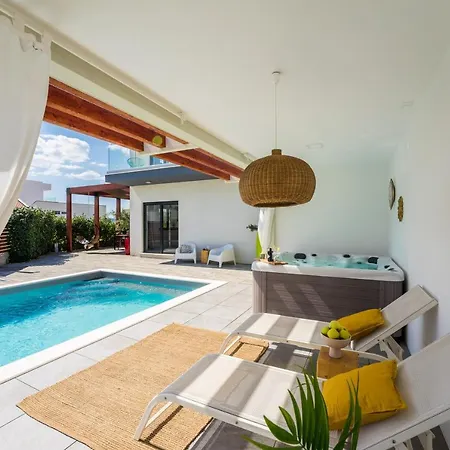 Olea With Heated Pool And Jacuzzi