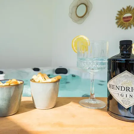 Olea With Heated Pool And Jacuzzi