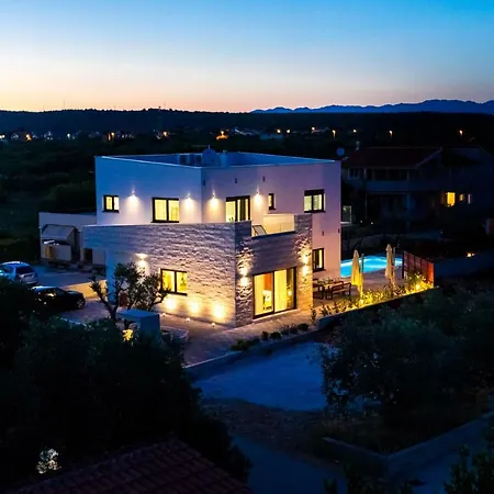 Olea With Heated Pool And Jacuzzi * Sukošan