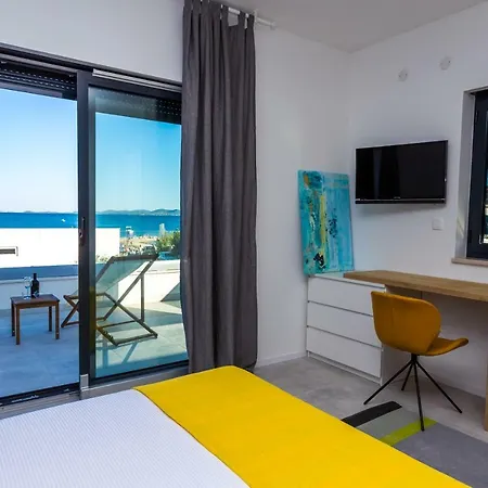 Olea With Heated Pool And Jacuzzi Sukošan