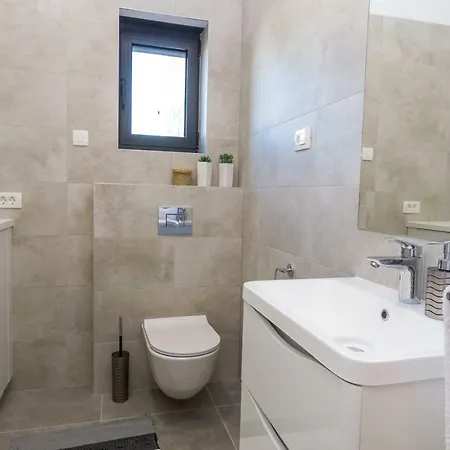 Villa Olea With Heated Pool And Jacuzzi