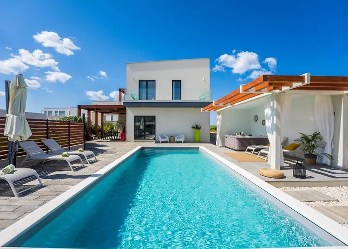Villa Olea With Heated Pool And Jacuzzi